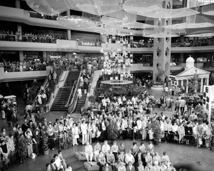 Agora (Grande Place) du Complexe Desjardins en 1977